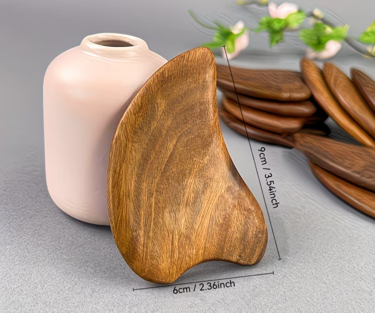 Outil de Massage Facial Gua Sha en Bois de Santal Vert Naturel -