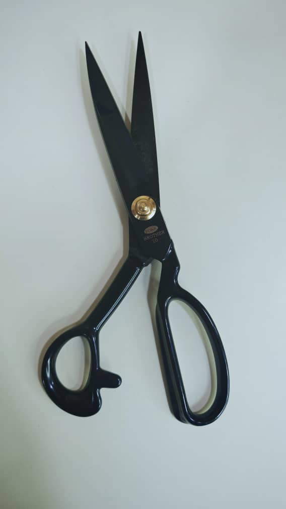 CISEAUX NOIR N10 250