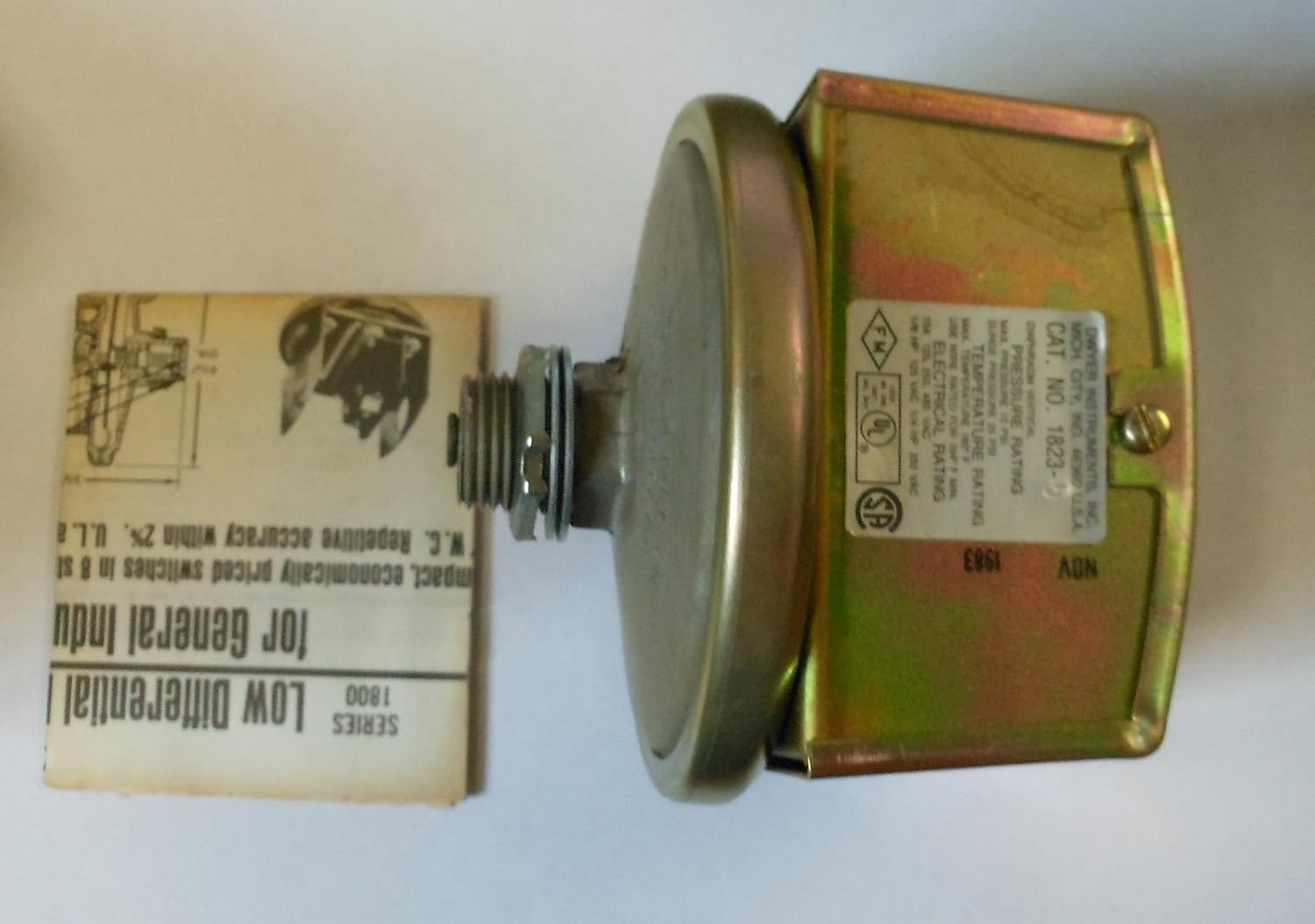 Dwyer Series 1823 Low Differential Pressure Switch with Conduit, Range 1.5-5.0"WC