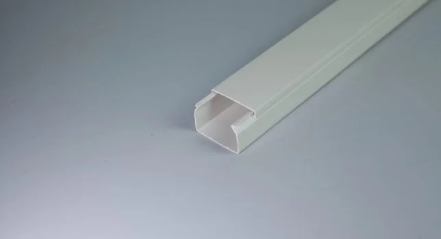 Esprolux - Screw-on-Chute ''Goulotte'' 40 x 25 , White, 2m